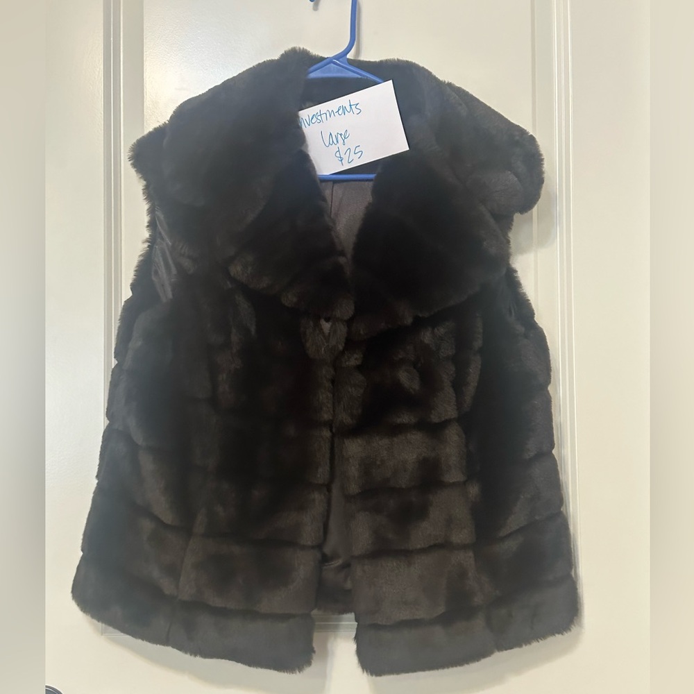 Investment faux fur vest - size large